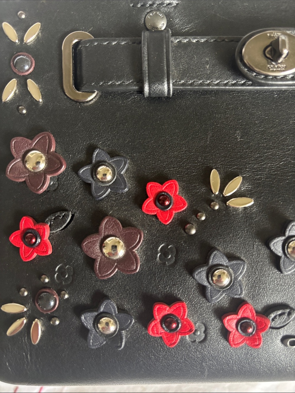 Coach Black Leather 27 Swagger Satchel w Rd & Blck Floral Appliqués w Gunmetal - Picture 9 of 10